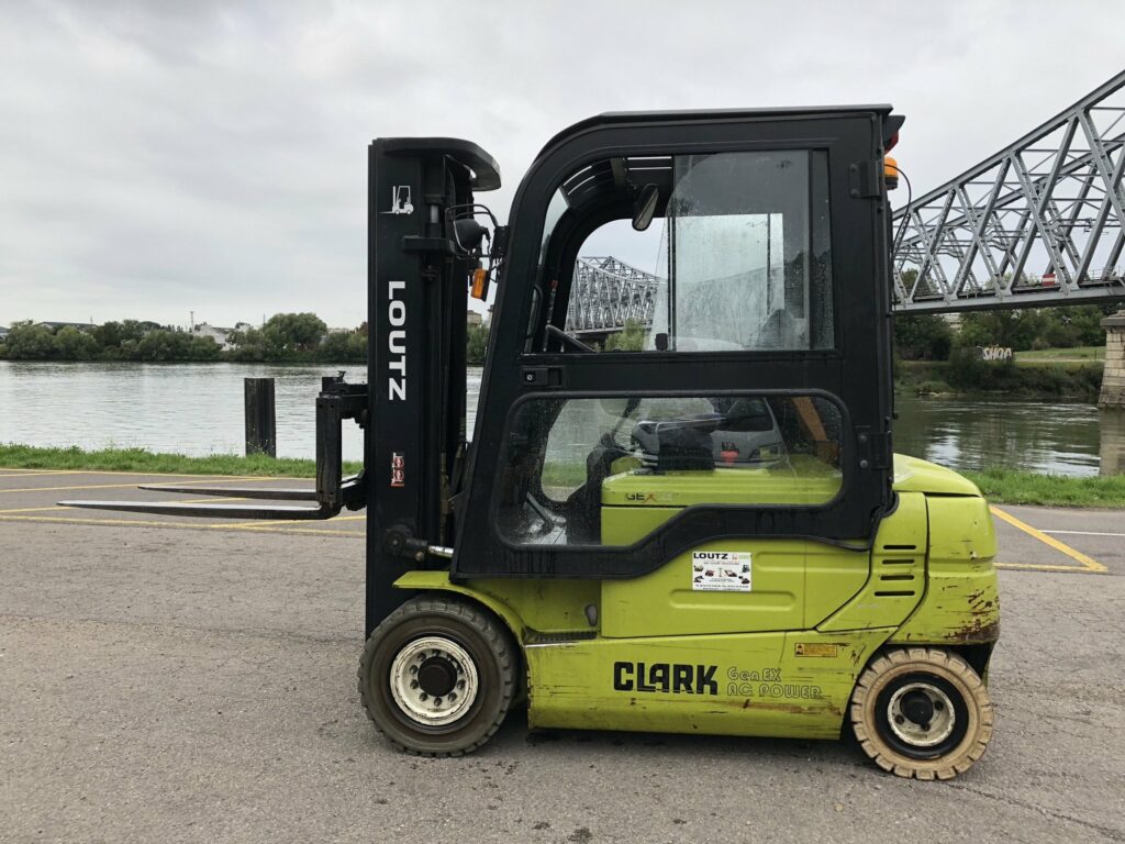 Clark - GEX25 - chariot élévateur électrique