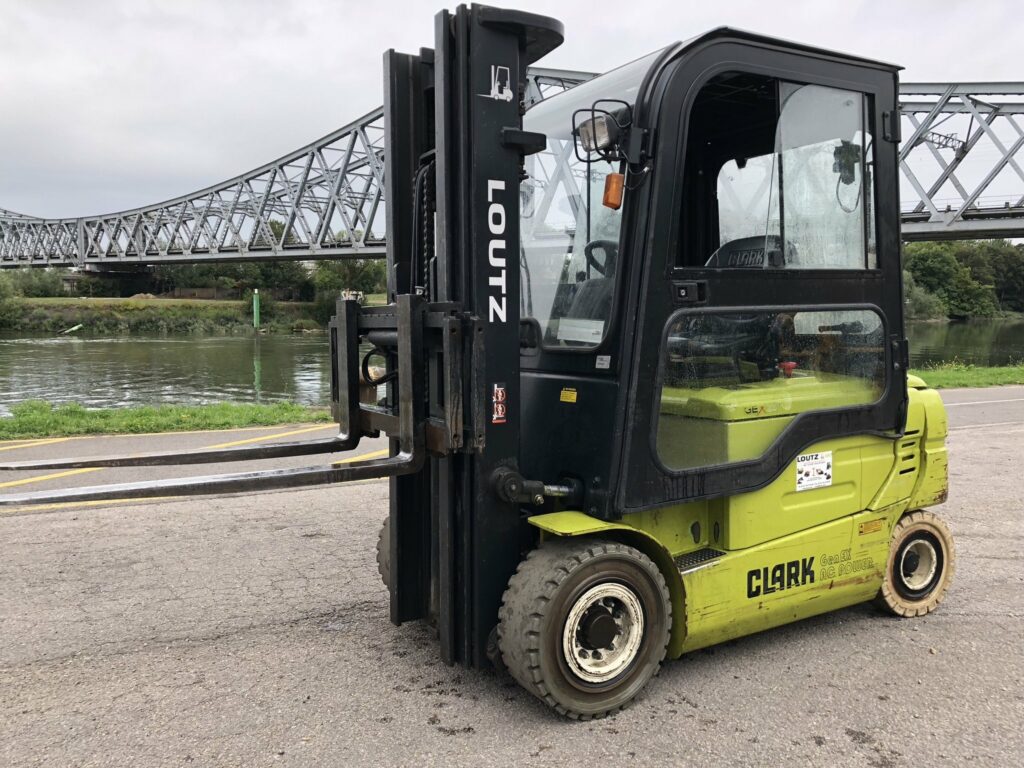 Clark - GEX25 - chariot élévateur électrique