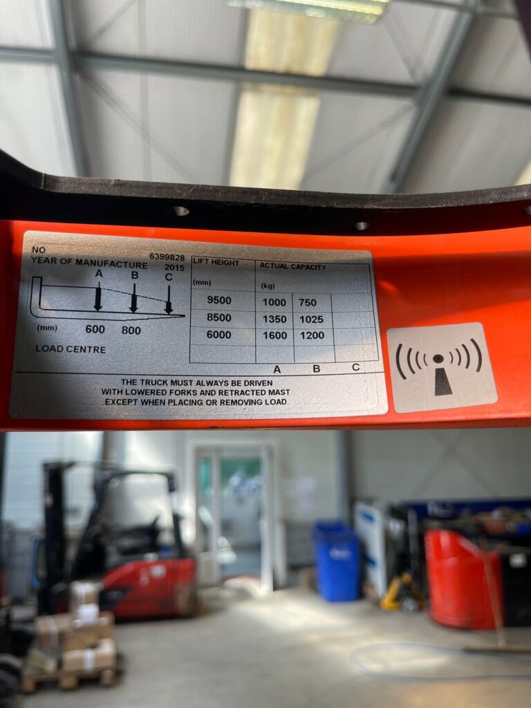 BT - RRE 160 - chariot à mât rétractable électrique