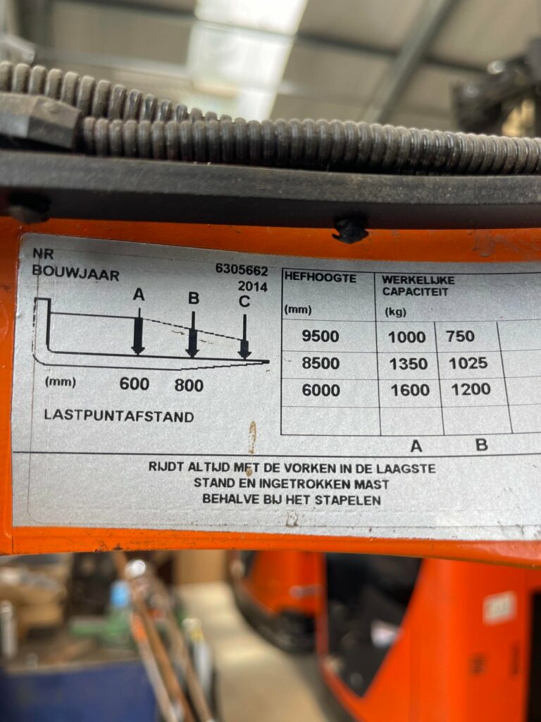 BT - RRE 160 - chariot à mât rétractable électrique
