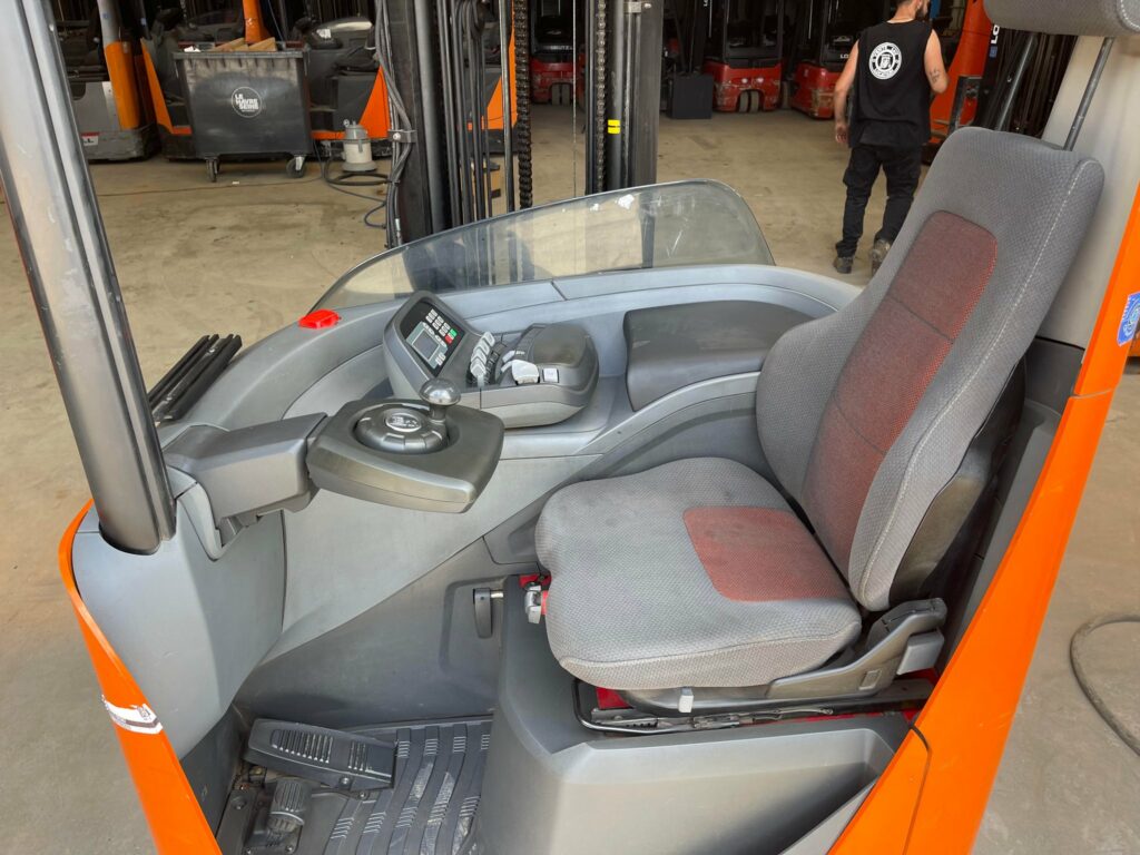 BT - RRE 160 - chariot à mât rétractable électrique
