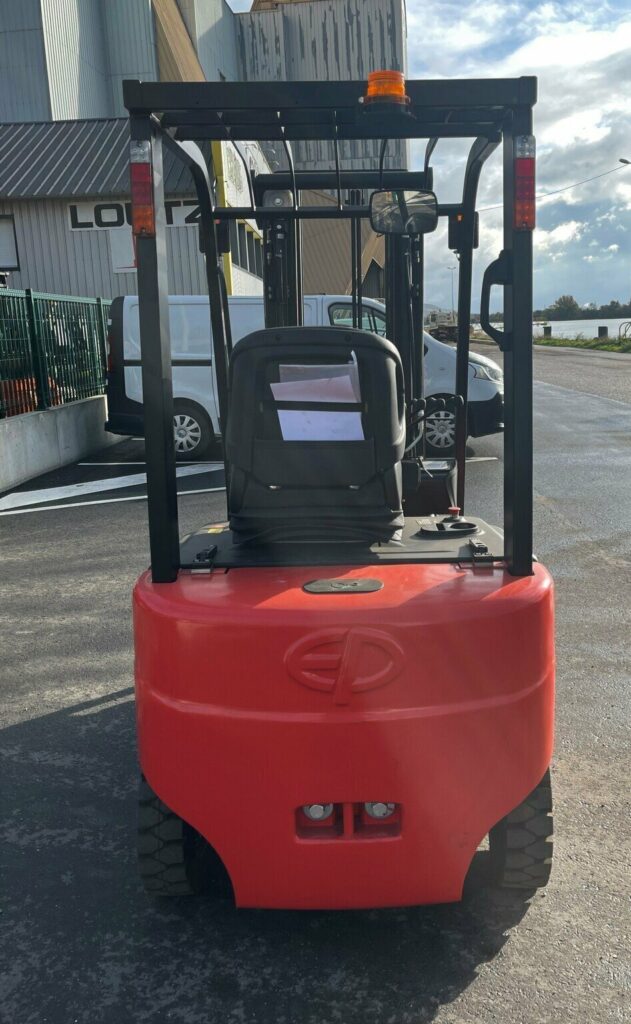 EP Equipment - EFL181 - chariot élévateur électrique