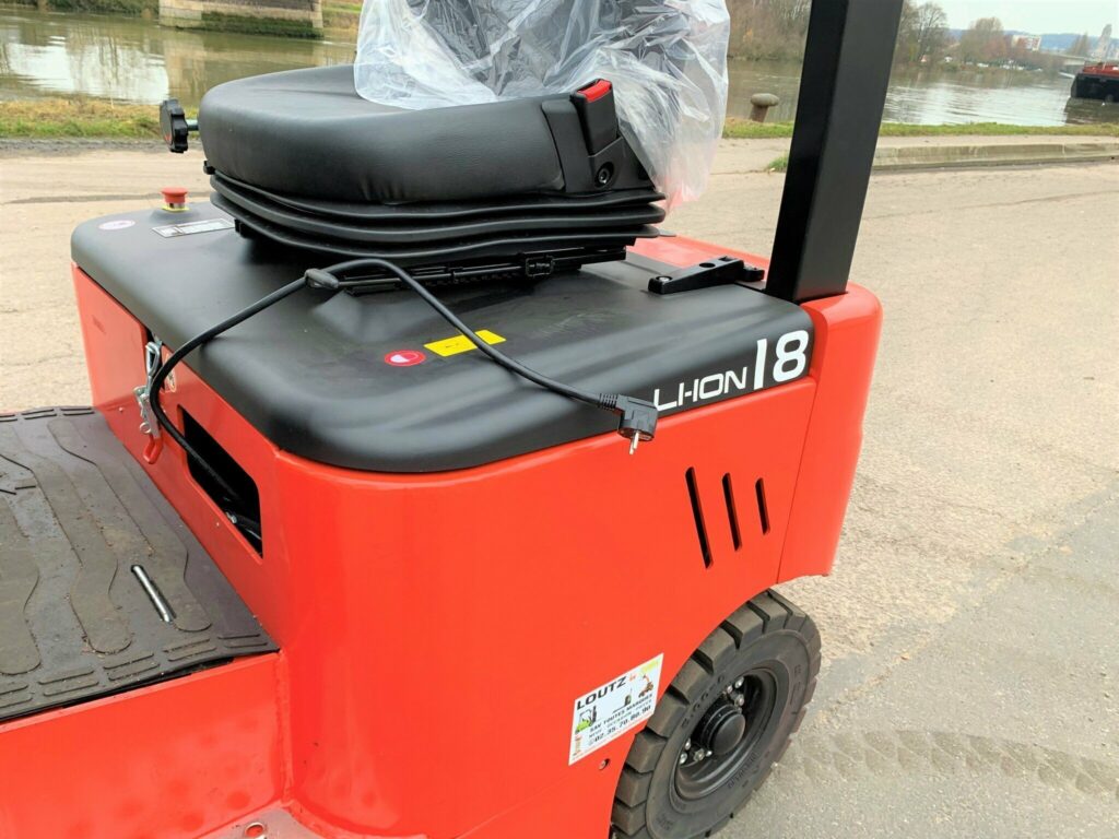 EP Equipment - EFL181 - chariot élévateur électrique