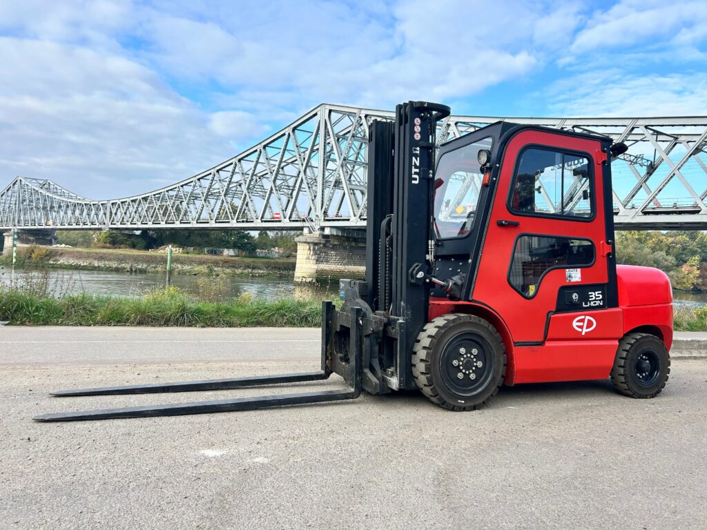 EP Equipment - EFL352 - chariot élévateur électrique