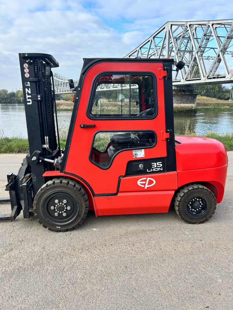 EP Equipment - EFL352 - chariot élévateur électrique