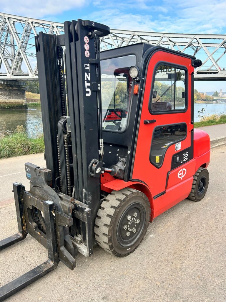 EP Equipment - EFL352 - chariot élévateur électrique