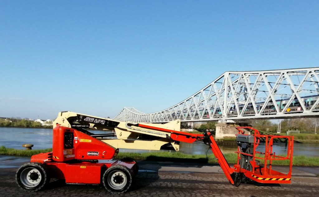 JLG - M450AJ - nacelle articulée