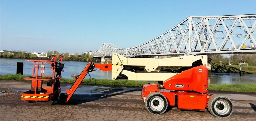 JLG - M450AJ - nacelle articulée