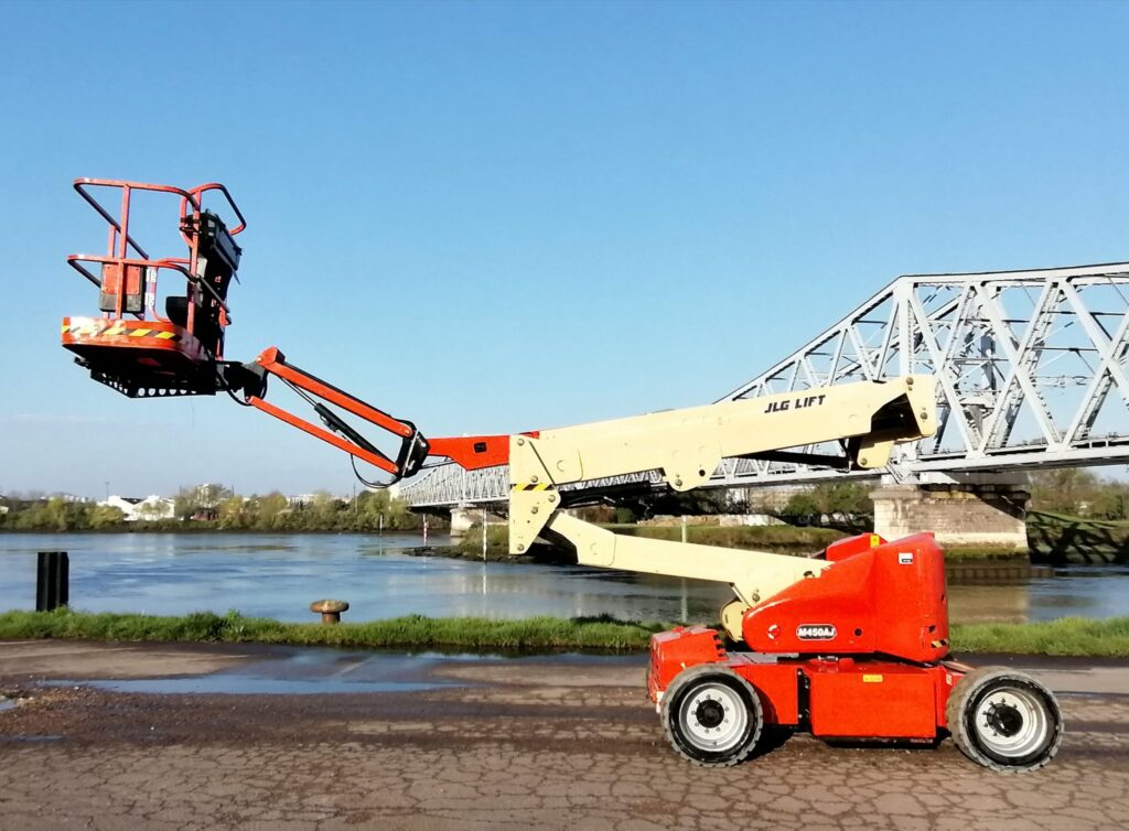 JLG - M450AJ - nacelle articulée