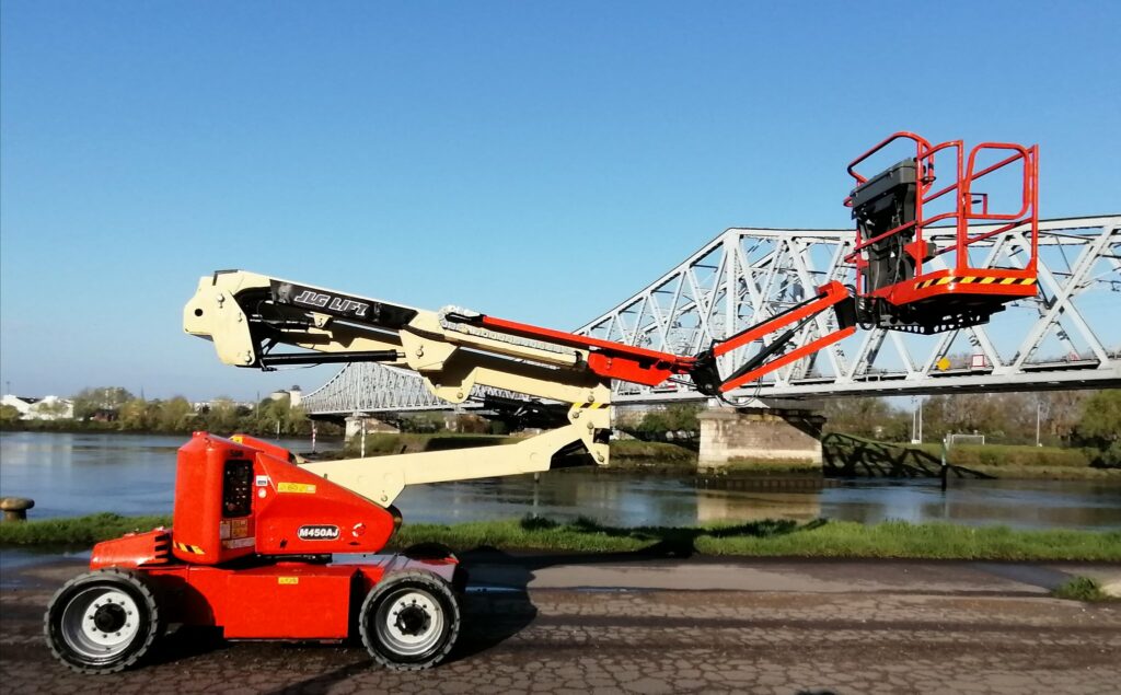 JLG - M450AJ - nacelle articulée